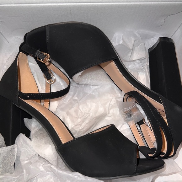 Windsor, womens black block heels. NWT and box. - Picture 3 of 4